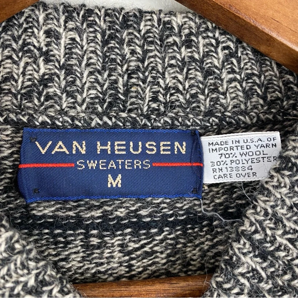Vintage Van Heusen size Medium Men’s Gray Wool Blend 1/4 Button Pullover Sweater